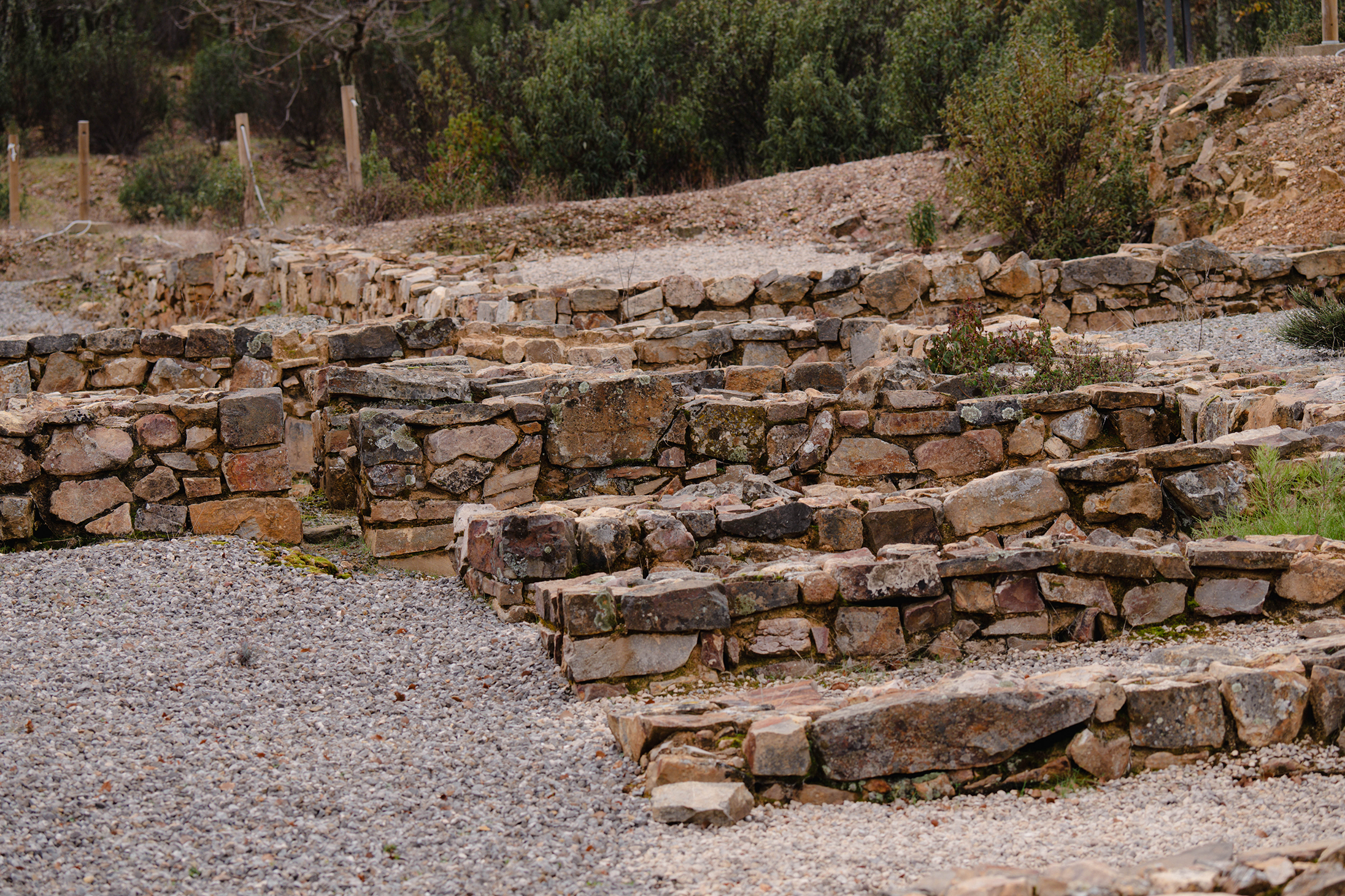 Restos arqueológicos del poblado romano en Fuencaliente, Ciudad Real. Fotografía realizada por Ikonox Marketing Digital.