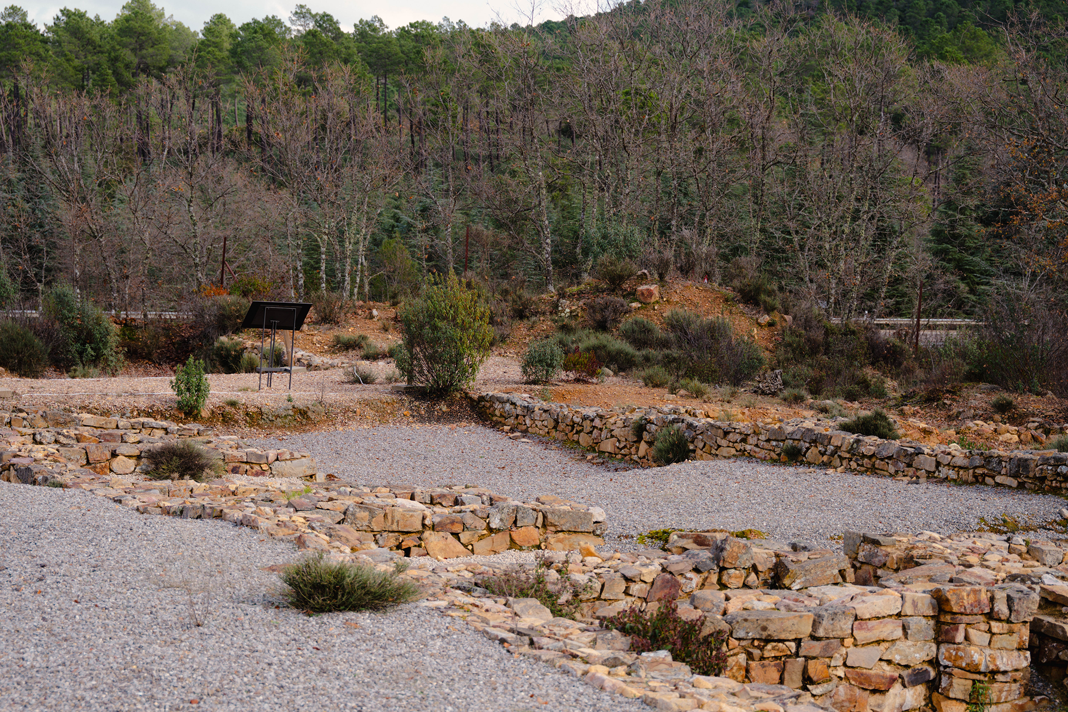 Restos del poblado romano en Fuencaliente, Ciudad Real. Fotografía realizada por Ikonox Marketing Digital.