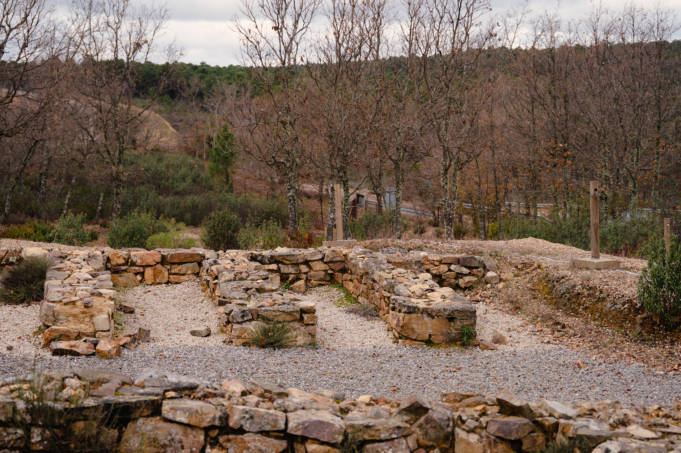 Restos arqueológicos del poblado romano en Fuencaliente, Ciudad Real. Fotografía realizada por Ikonox Marketing Digital.