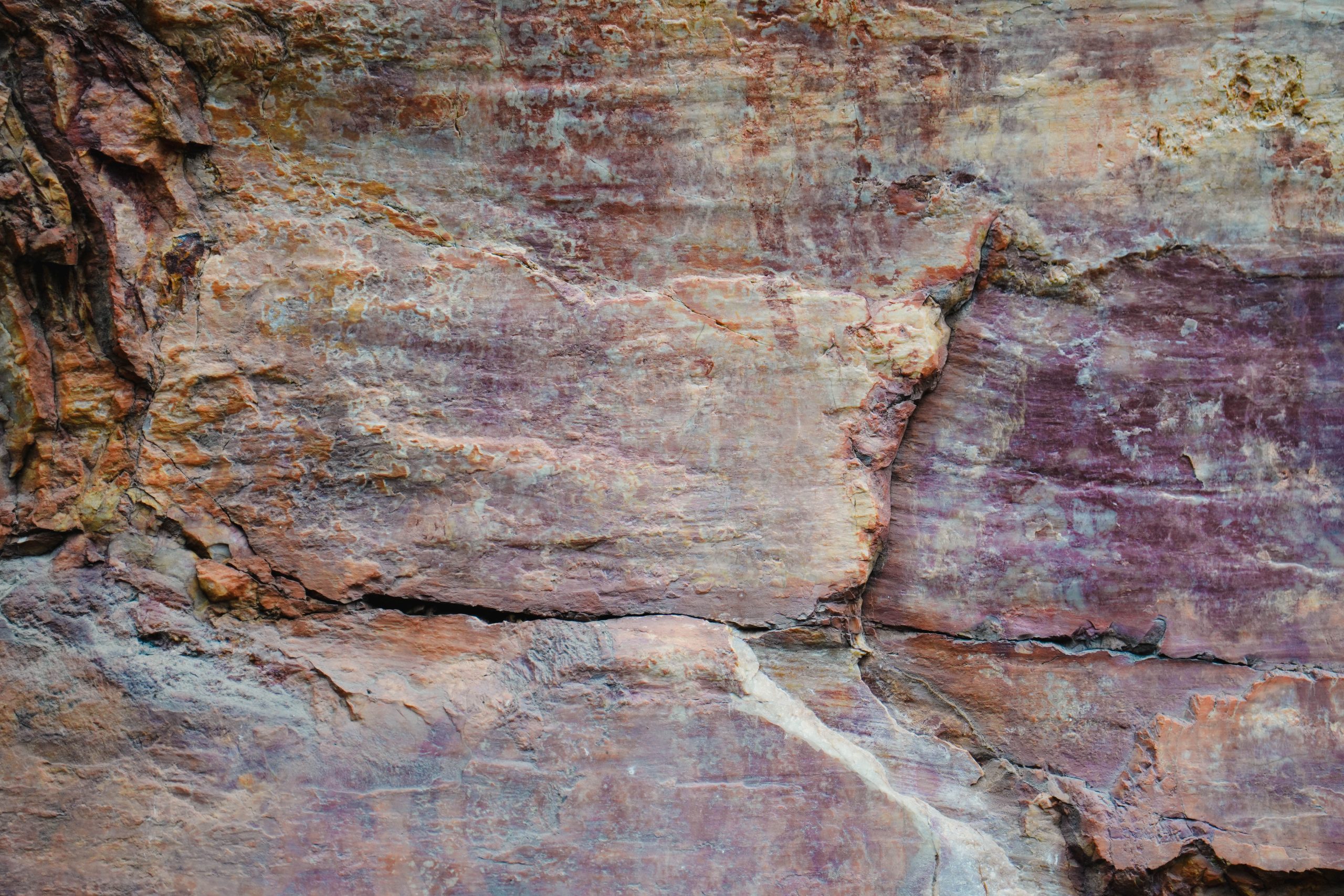 Detalle del Panel 3 de las pinturas rupestres de Fuencaliente, Ciudad Real, fotografiado por Ikonox Marketing Digital.