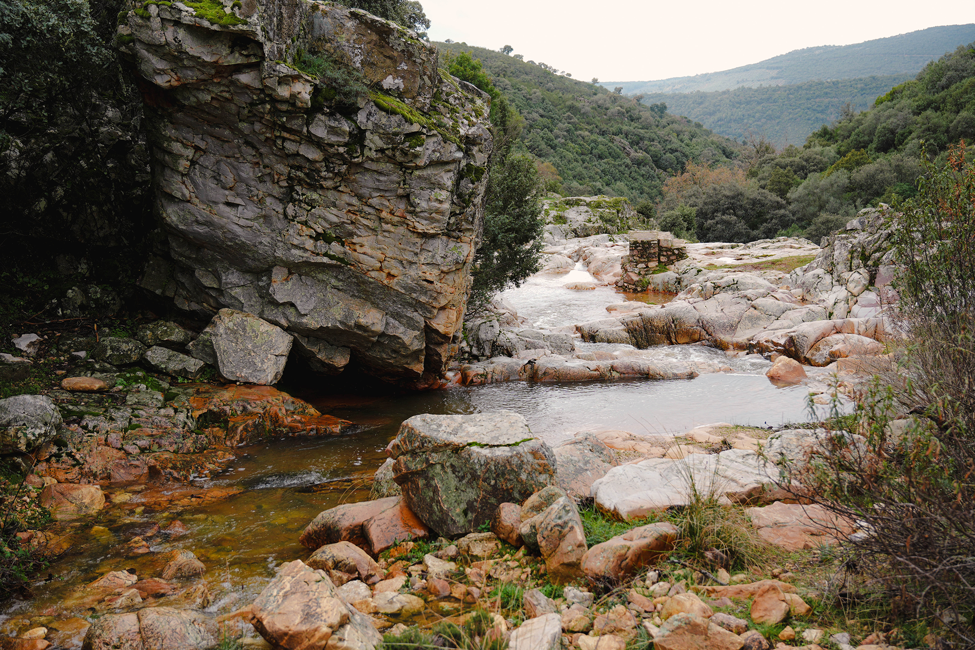Fotografía de los Yacimientos de La Batanera, Fuencaliente, Ciudad Real, tomada por Ikonox Marketing Digital