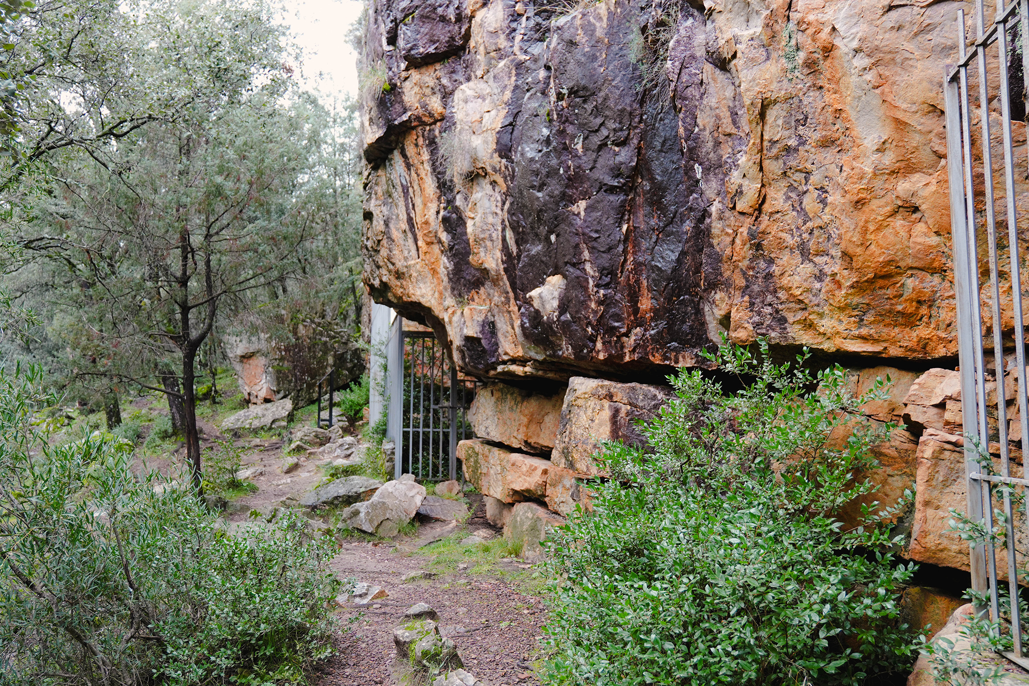 Fotografía de los Yacimientos de La Batanera, Fuencaliente, Ciudad Real, capturada por Ikonox Marketing Digital.