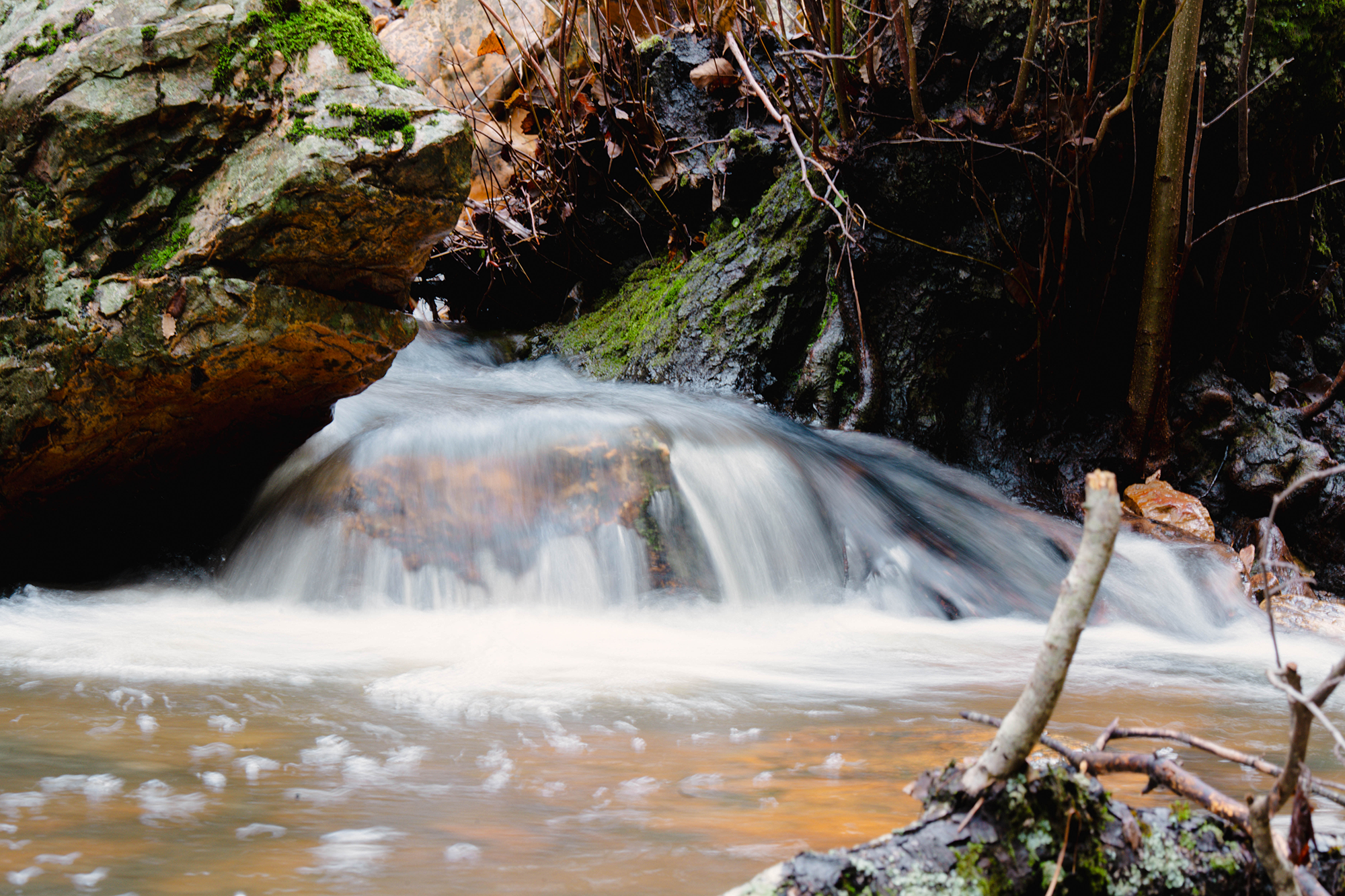 Fotografía de los Yacimientos de La Batanera en Fuencaliente, Ciudad Real, tomada por Ikonox Marketing Digital.