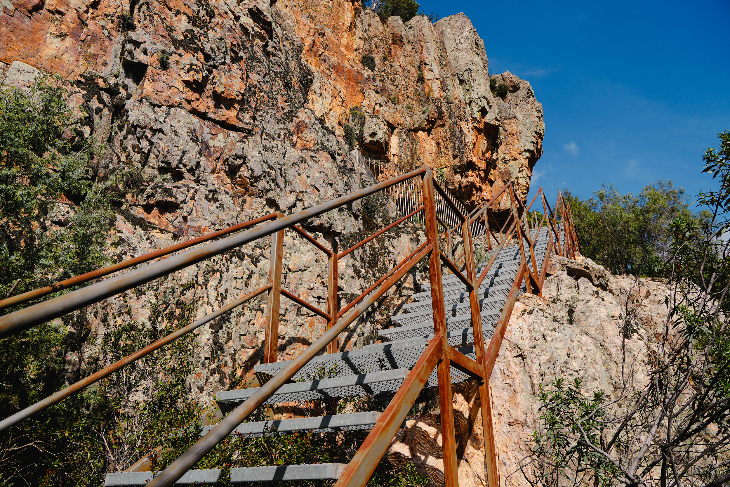 Fotografía de otros yacimientos menores en Fuencaliente, Ciudad Real, capturada por Ikonox Marketing Digital.