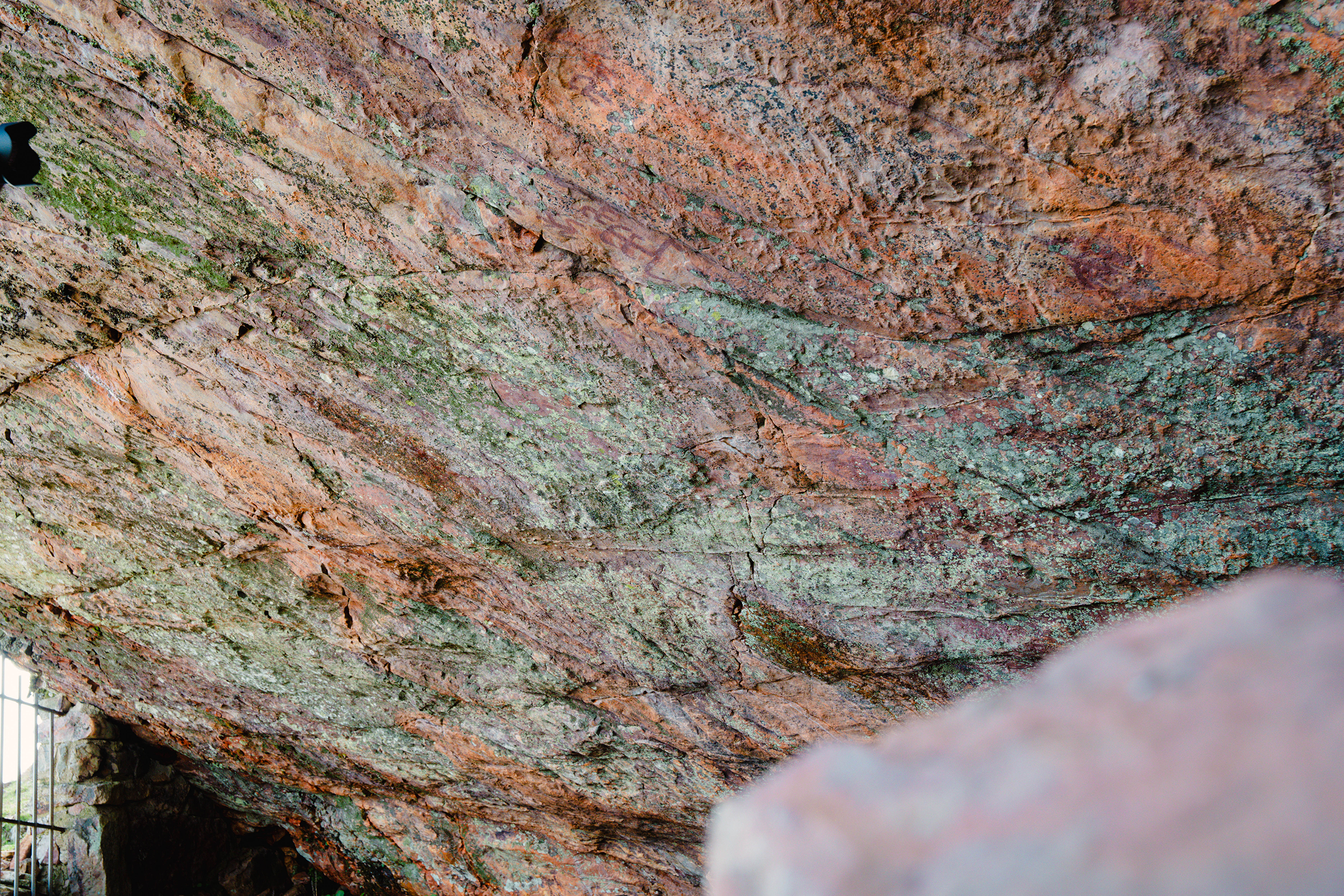 Fotografía de otros yacimientos arqueológicos en Fuencaliente, Ciudad Real, realizada por Ikonox Marketing Digital.